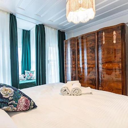 Historical 4-Br Home Steps From Besiktas Stadium & Bosphorus Views - Prime Nisantasi Location! اسطنبول المظهر الخارجي الصورة
