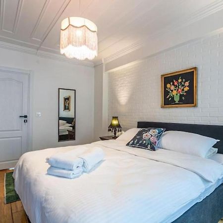 Historical 4-Br Home Steps From Besiktas Stadium & Bosphorus Views - Prime Nisantasi Location! اسطنبول المظهر الخارجي الصورة
