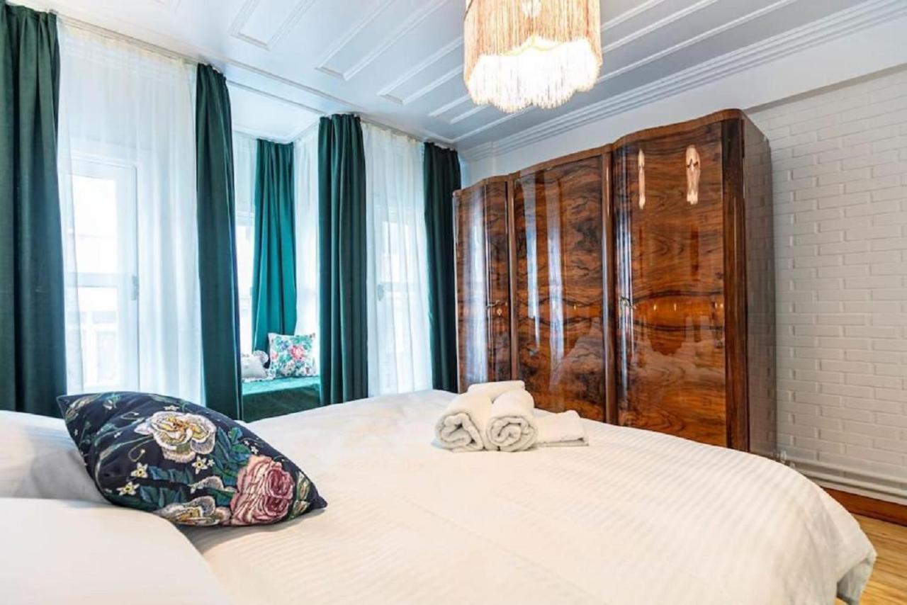 Historical 4-Br Home Steps From Besiktas Stadium & Bosphorus Views - Prime Nisantasi Location! اسطنبول المظهر الخارجي الصورة