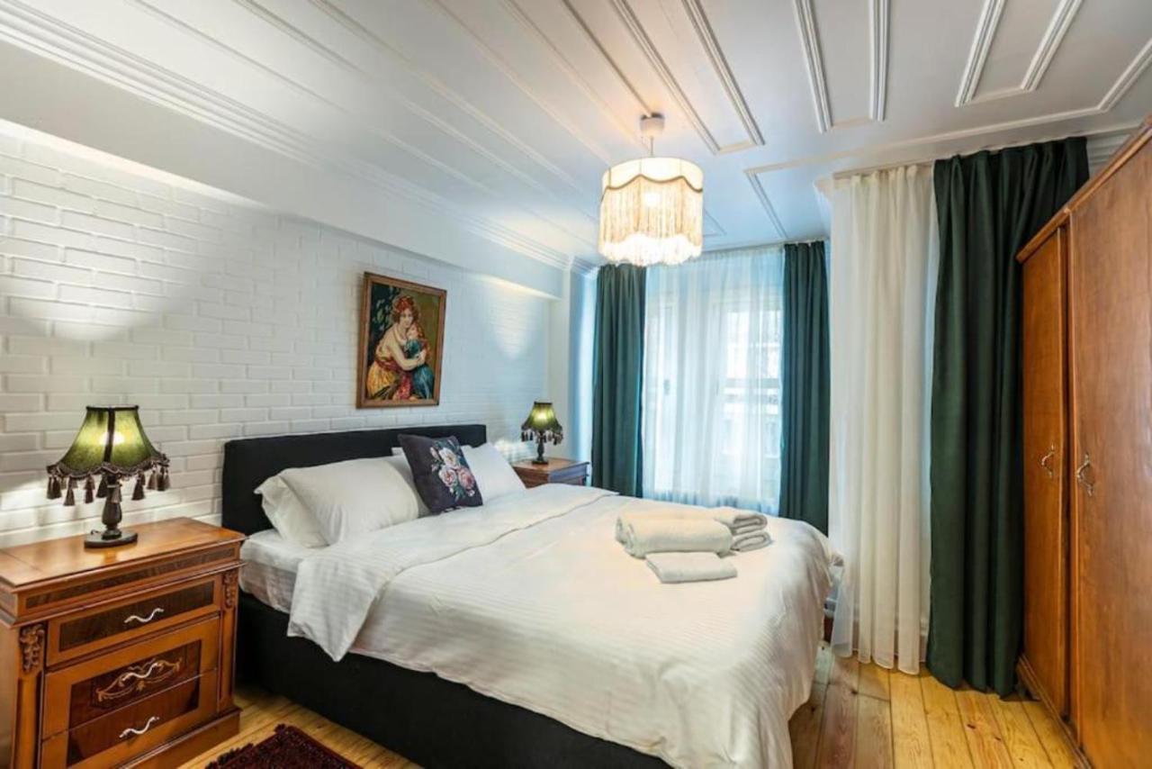 Historical 4-Br Home Steps From Besiktas Stadium & Bosphorus Views - Prime Nisantasi Location! اسطنبول المظهر الخارجي الصورة