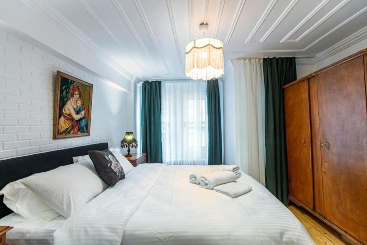 Historical 4-Br Home Steps From Besiktas Stadium & Bosphorus Views - Prime Nisantasi Location! اسطنبول المظهر الخارجي الصورة