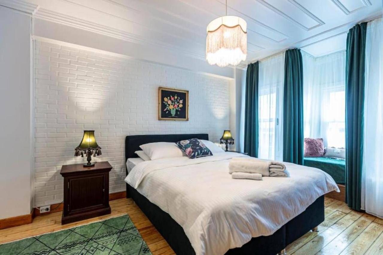 Historical 4-Br Home Steps From Besiktas Stadium & Bosphorus Views - Prime Nisantasi Location! اسطنبول المظهر الخارجي الصورة