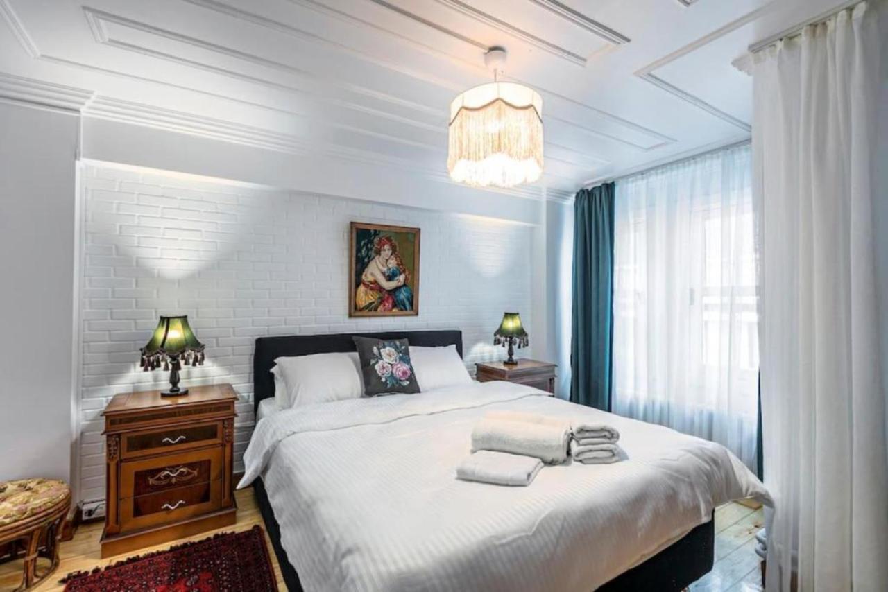 Historical 4-Br Home Steps From Besiktas Stadium & Bosphorus Views - Prime Nisantasi Location! اسطنبول المظهر الخارجي الصورة