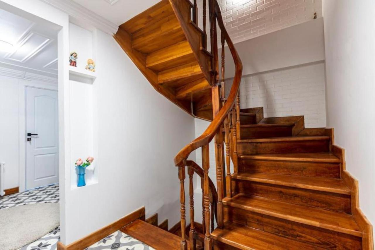 Historical 4-Br Home Steps From Besiktas Stadium & Bosphorus Views - Prime Nisantasi Location! اسطنبول المظهر الخارجي الصورة