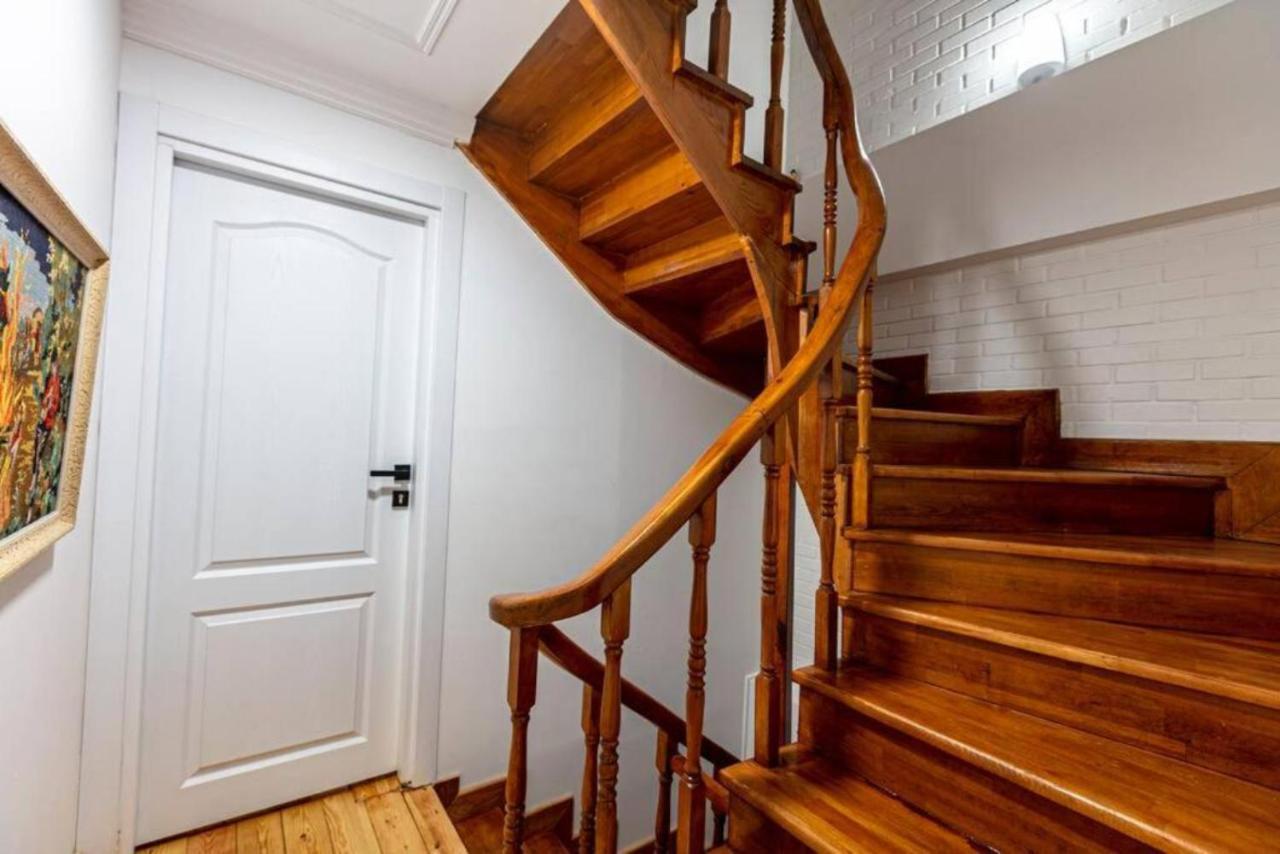Historical 4-Br Home Steps From Besiktas Stadium & Bosphorus Views - Prime Nisantasi Location! اسطنبول المظهر الخارجي الصورة