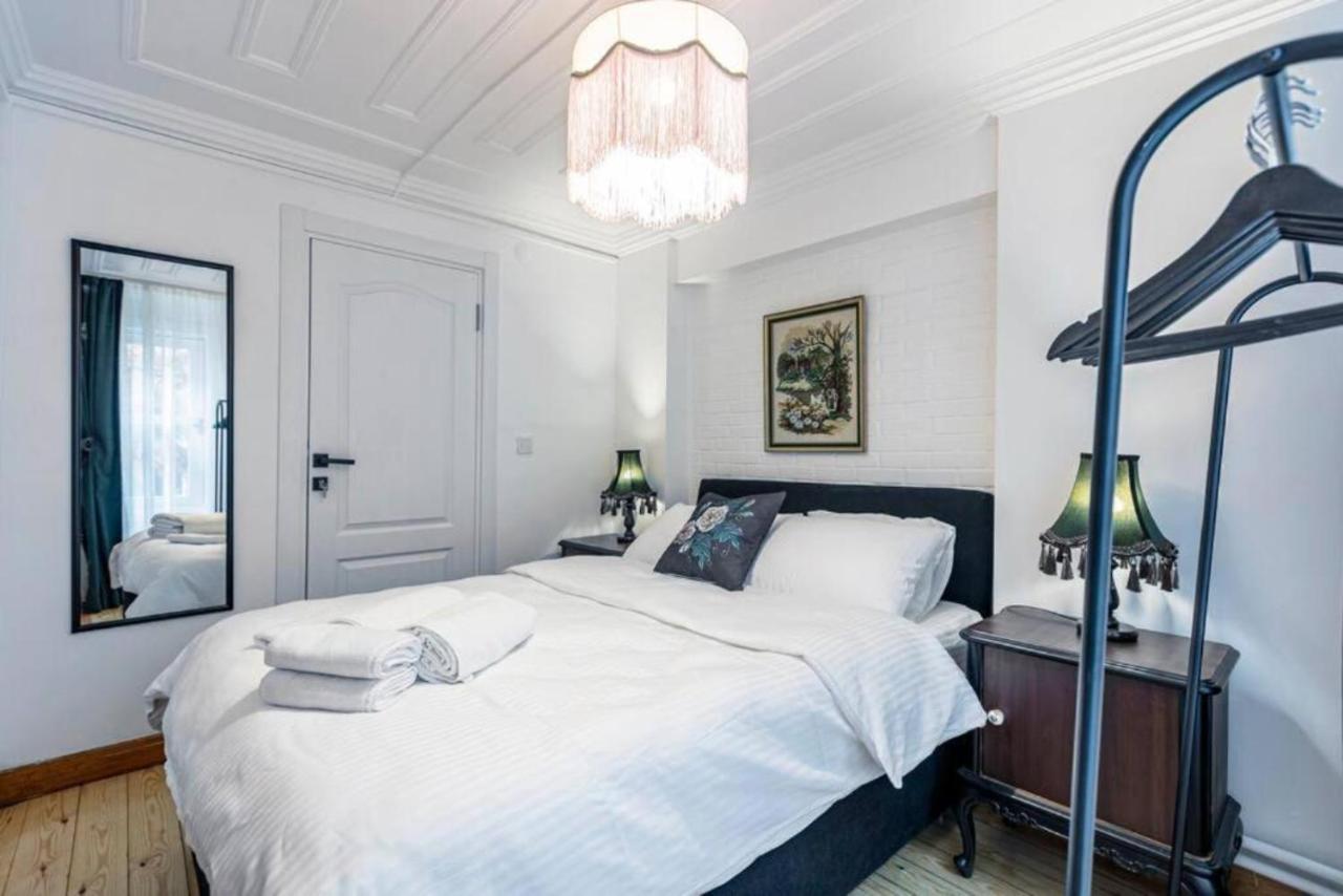 Historical 4-Br Home Steps From Besiktas Stadium & Bosphorus Views - Prime Nisantasi Location! اسطنبول المظهر الخارجي الصورة